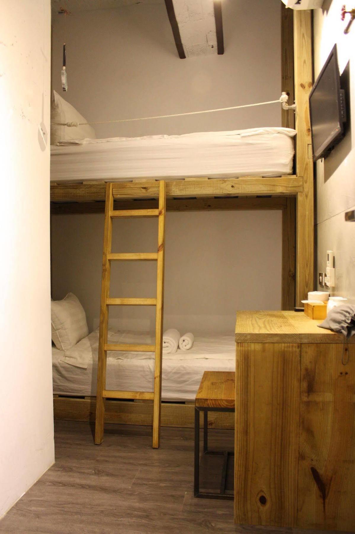 Just Inn 正旅館 北車 Тайпей Екстериор снимка