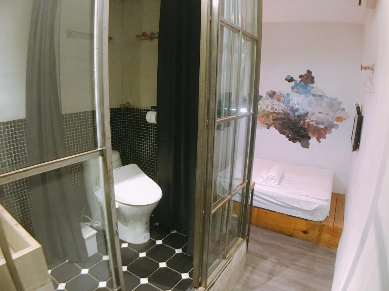 Just Inn 正旅館 北車 Тайпей Екстериор снимка